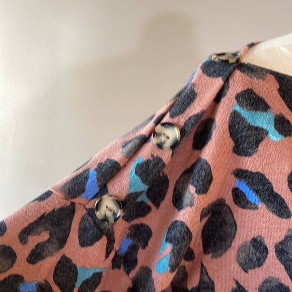 NWT ADORA animal print SOFT COZY fleece knit top accent buttons boat neck M - Picture 3 of 9